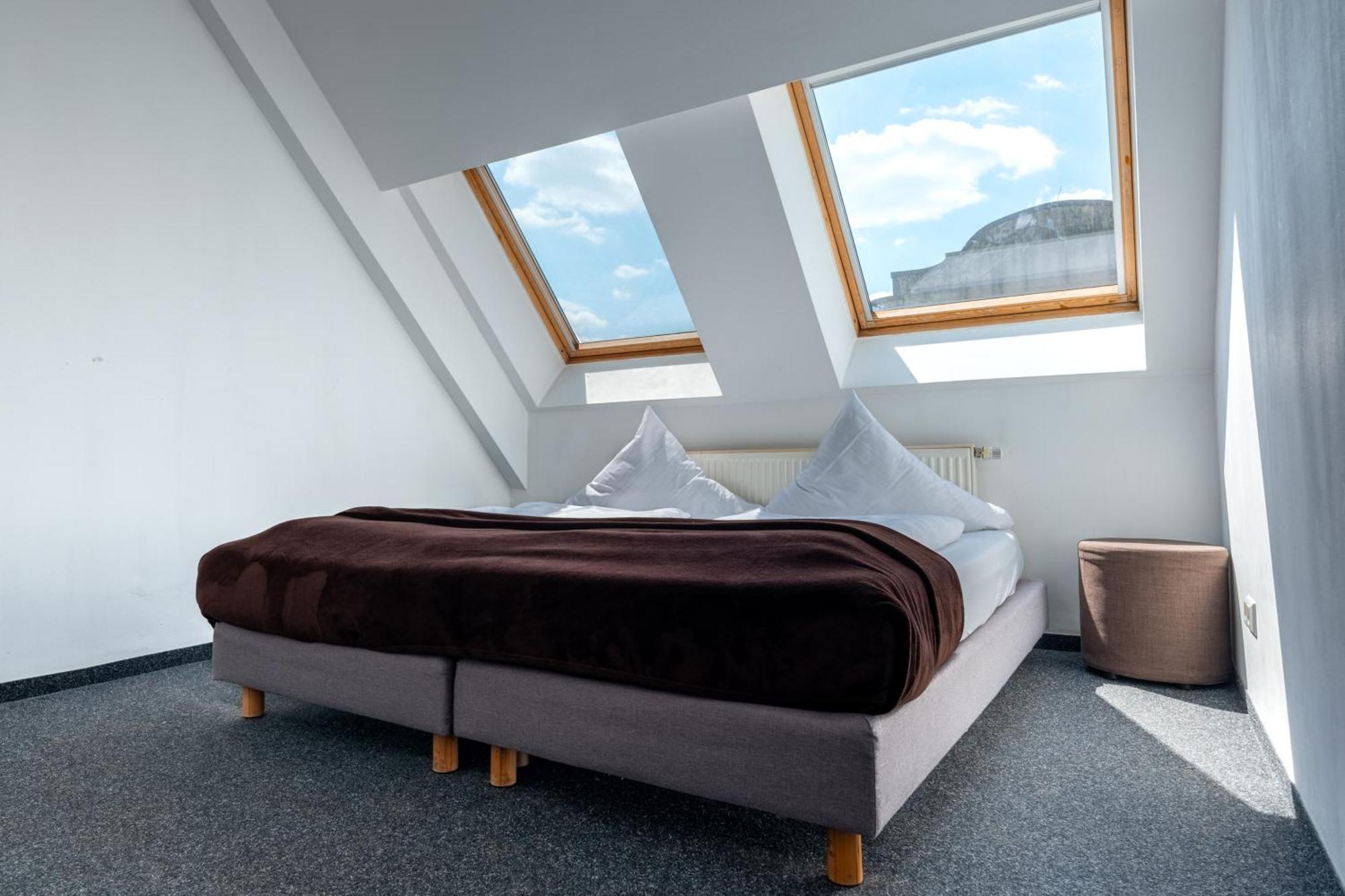 Double or Twin Room Private Bathroom
