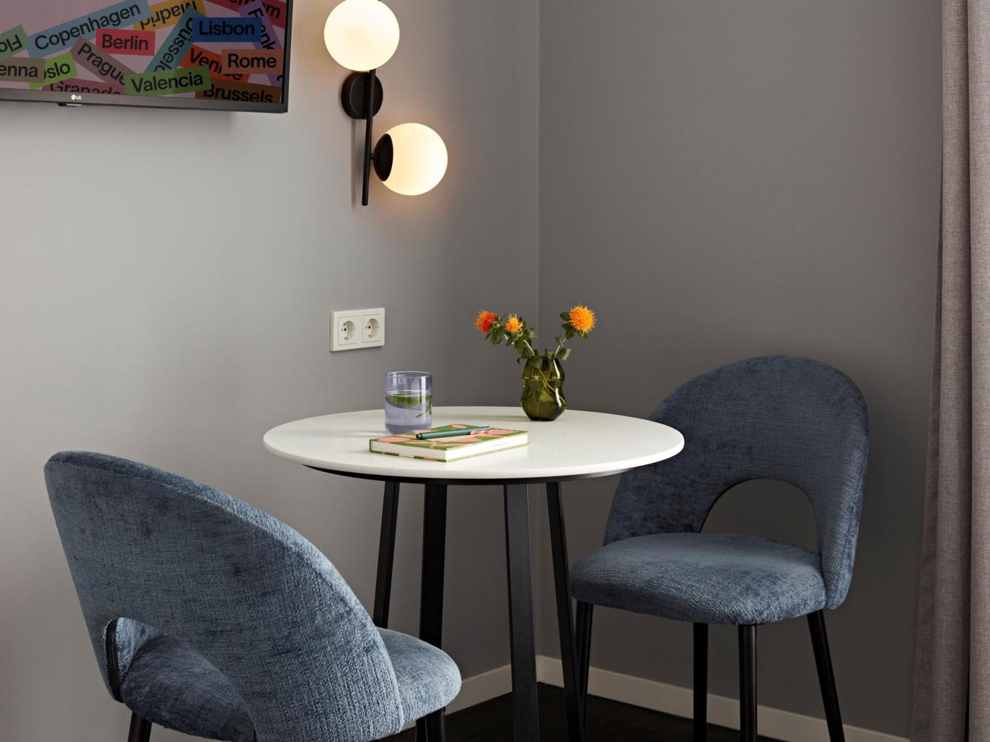 Medium Studio Kitchenette